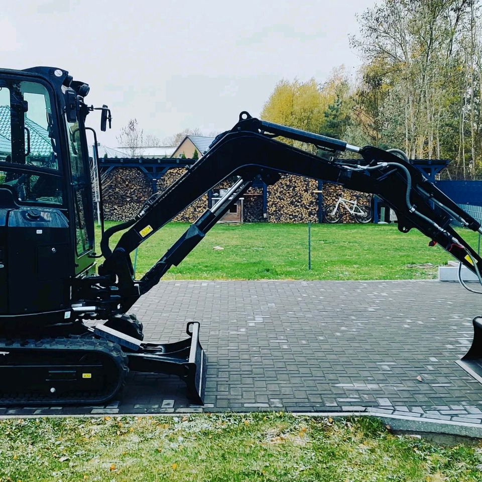 2,7 t Minibagger Mieten CAT 3 Tonnen Bagger Vermietung leihen 2,8 in Hennigsdorf