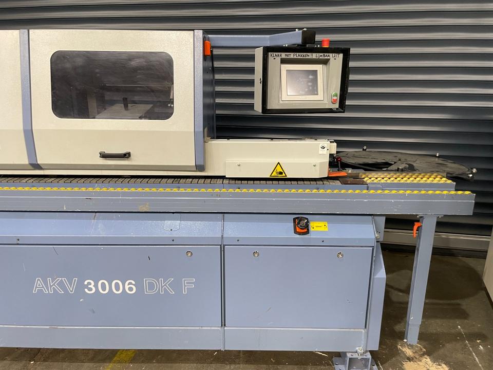 Kantenstreifenmaschine Kantenanleimmaschine Hebrock AKV 3006 DK in Kleve