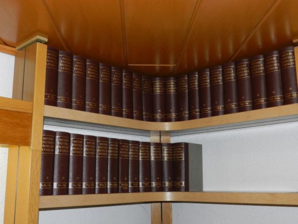 Meyers Enzyklopädisches Lexikon in 32 Bänden zu verkaufen in Pegnitz