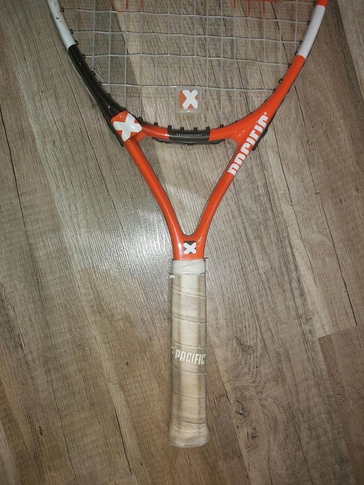 Tennisschläger von Pacific in Lauffen