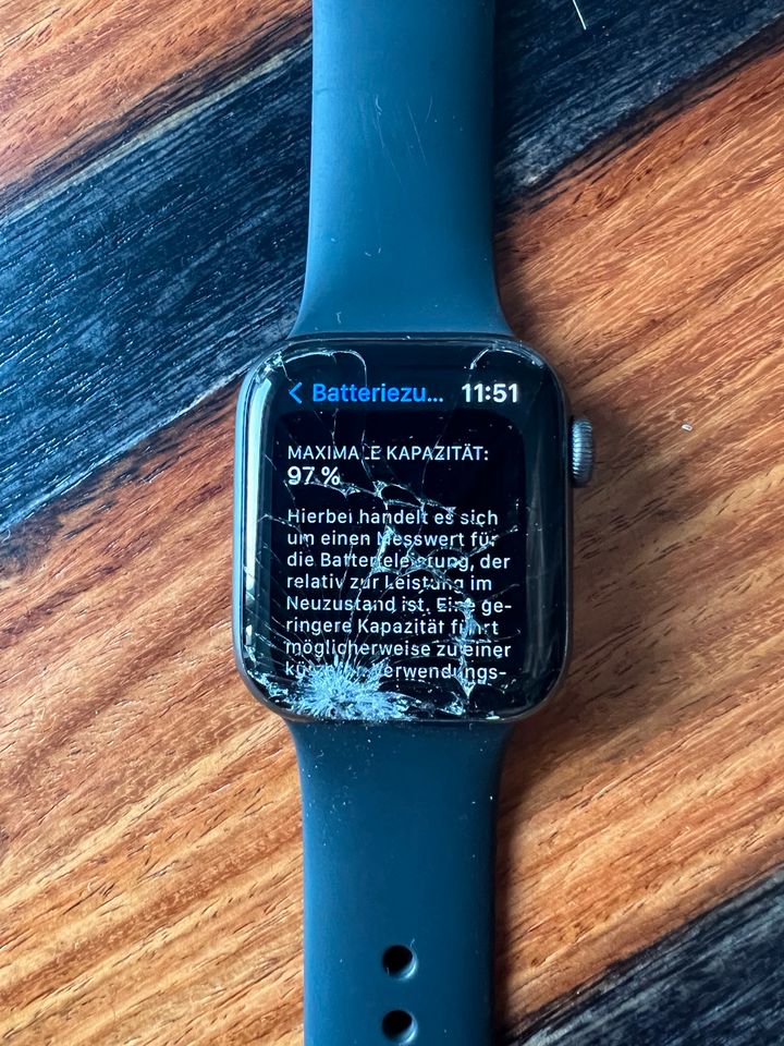 Apple Watch Series 4 (40 mm), Aluminium in Grevesmuehlen