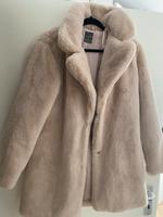 Pelz Mantel XS beige Fell Primark Winter Nordrhein-Westfalen - Erkrath Vorschau