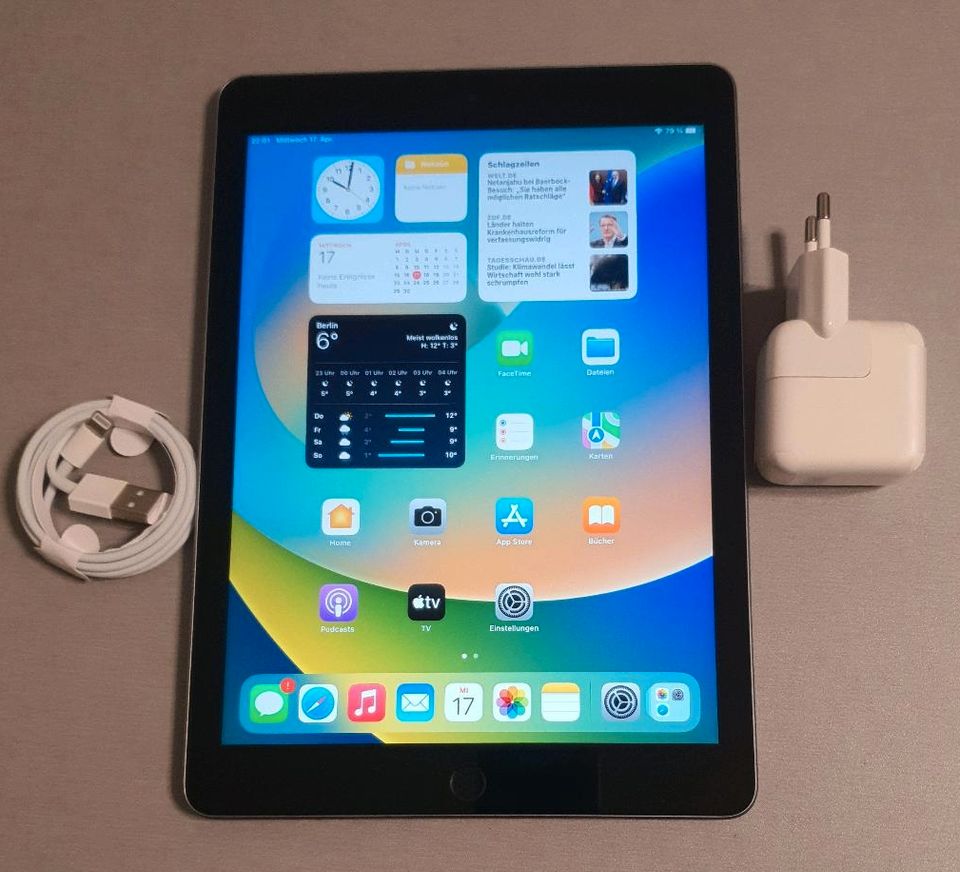 Ipad 5th Generation 32gb grau in Berlin