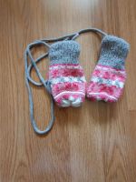 gestrickte Babyfäustlinge/ Handschuhe mit Band von babyclub (C&A Bayern - Großkarolinenfeld Vorschau