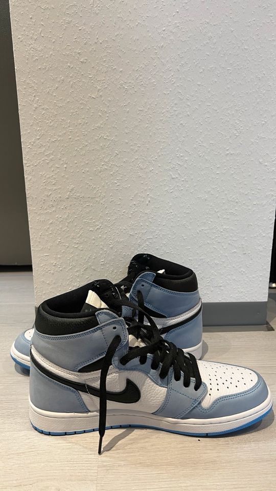 Nike Air Jordan 1 Mid in Wendlingen am Neckar