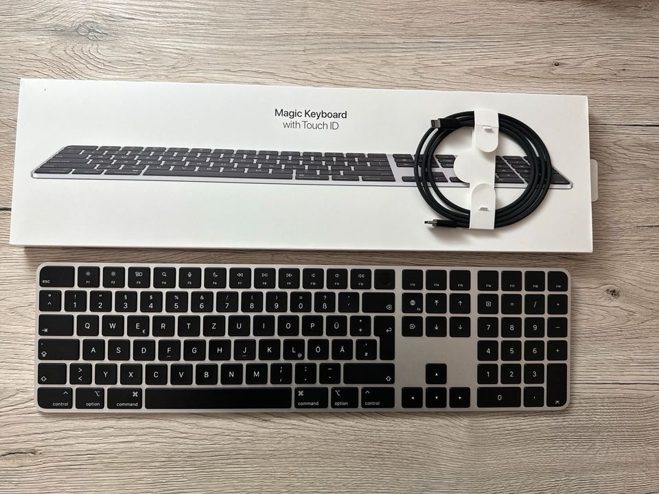 Apple Magic Keyboard mit Touch ID - schwarz in Halle