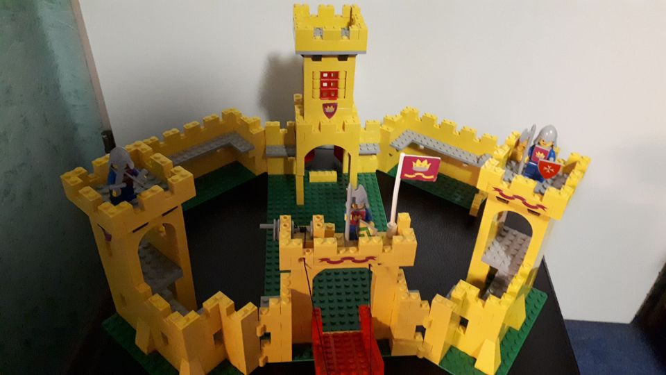 Lego 375 gelbe Ritterburg von 1978 in Hamburg