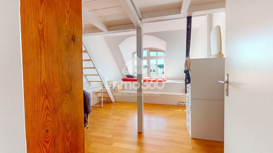 Stilvolle Dachgeschosswohnung in begehrter Lage in Berlin