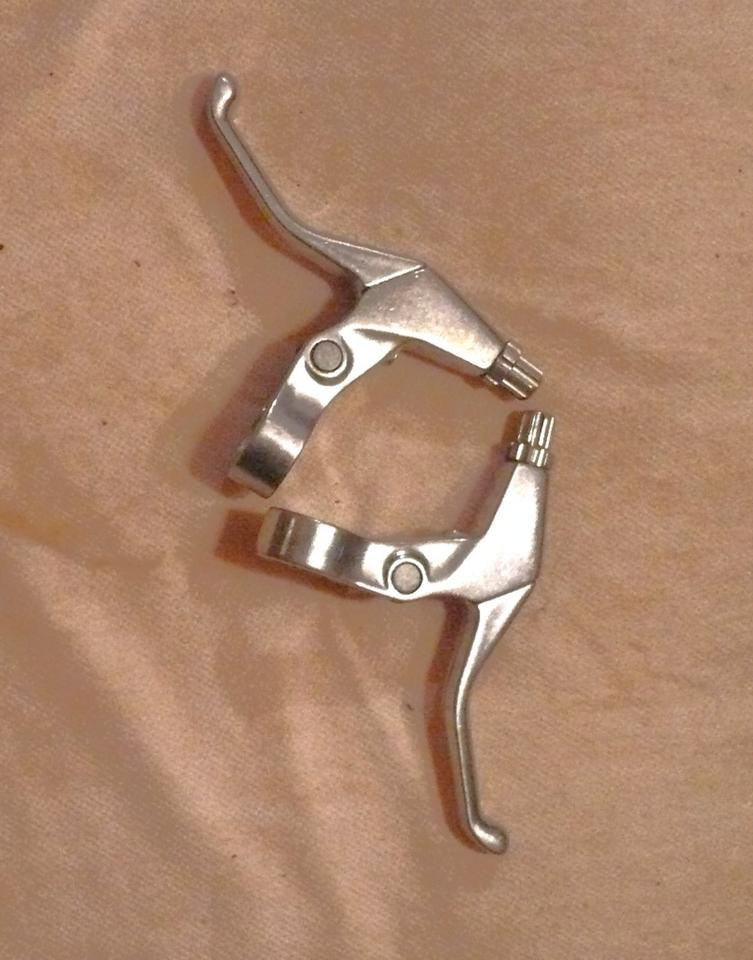 SHIMANO Lenkerhebel ein Paar mit Verstellschrauben in Villingen-Schwenningen