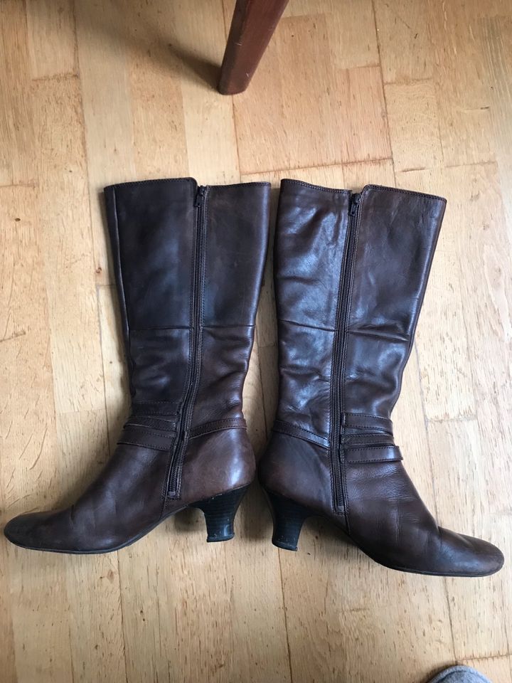 Leder Stiefel braun neue Absätze 40 in Freiburg im Breisgau