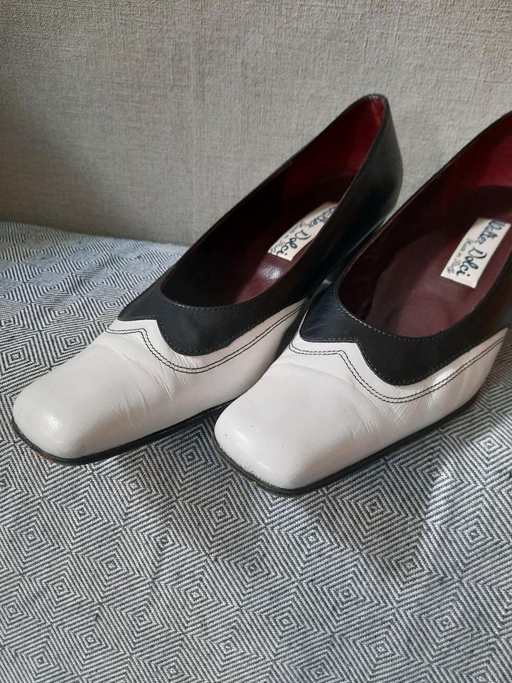 Edle Damen Schuhe Leder Pumps 40 Schwarz/Weiß Absatz sehr bequem! in Schwerin