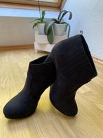 H&M Stiefeletten Stiefel Heels Wildleder 38 Versand inclusive Nordrhein-Westfalen - Iserlohn Vorschau