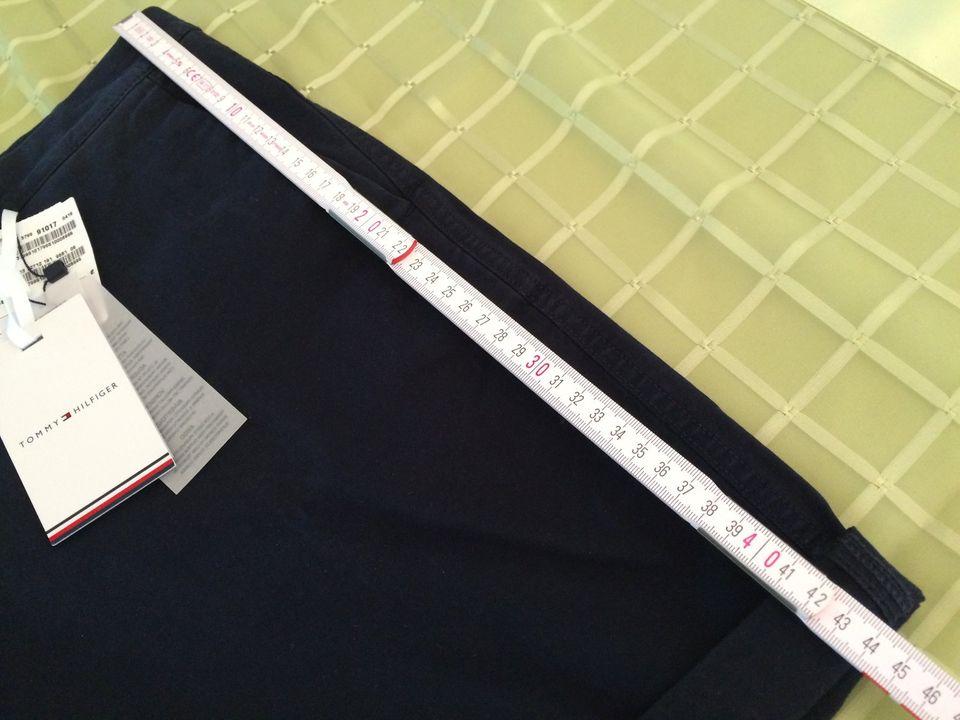 Hose Gr. 42 kurze Damenhose TOMMY Hilfiger neu bzw. ungetragen in Erding