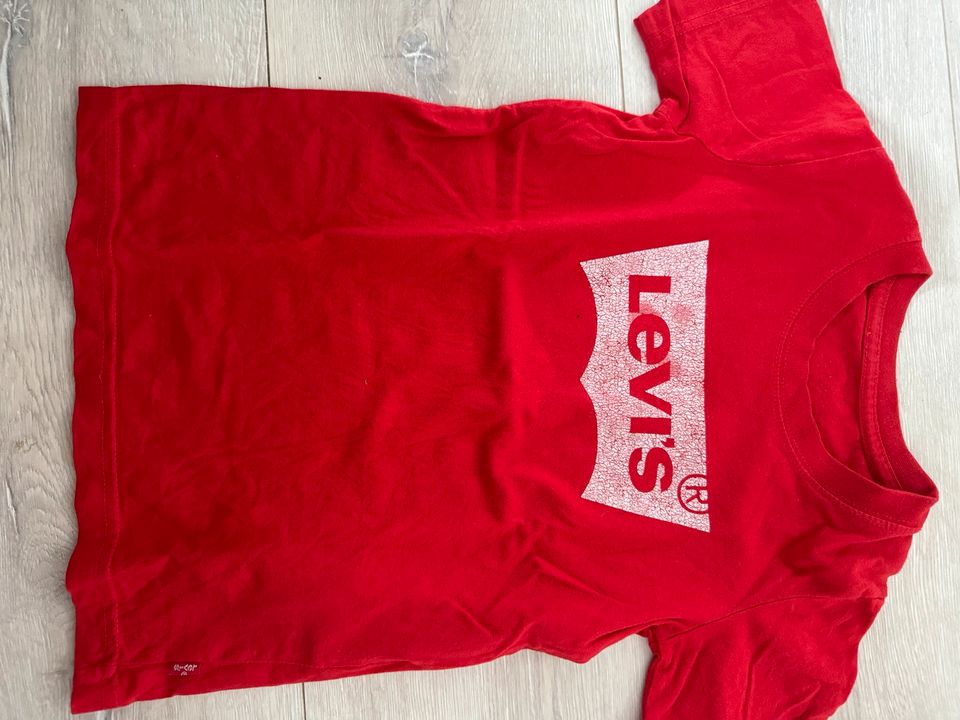 Levi‘s T-Shirt rot Gr. 110 in Mühlenbeck