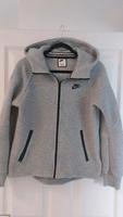 Nike Tec graue Kapuzenjacke Gr S wie Neu Herzogtum Lauenburg - Mölln Vorschau