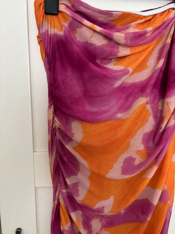 Kleid bunt gerafft M wie zara orange pink Midikleid in Koblenz
