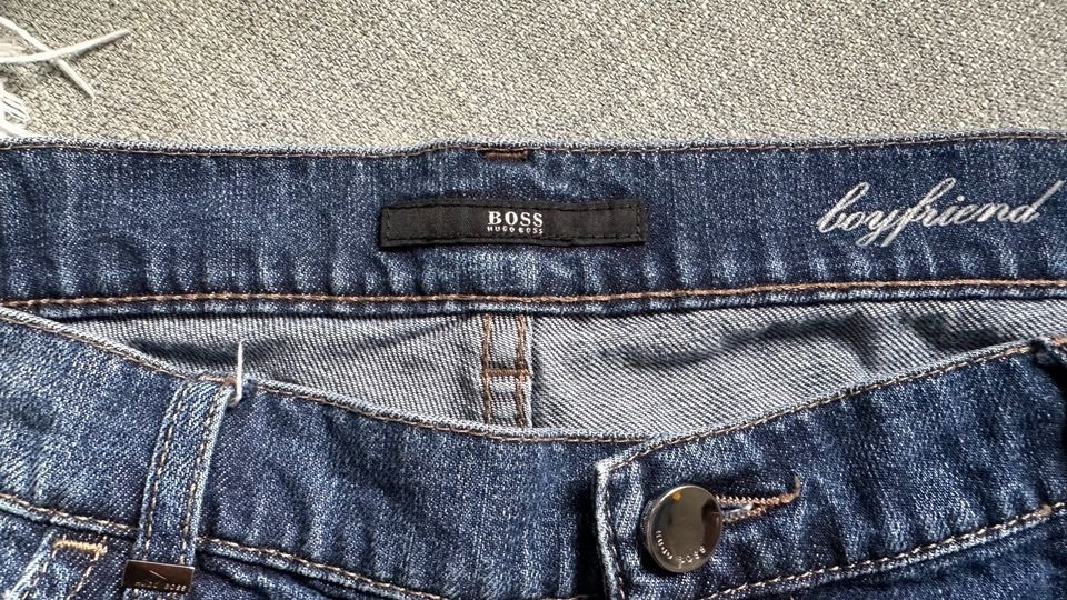 Hugo Boss Frauen Jeans hose Boyfriend Gr.L !kleine Löcher in Braunschweig