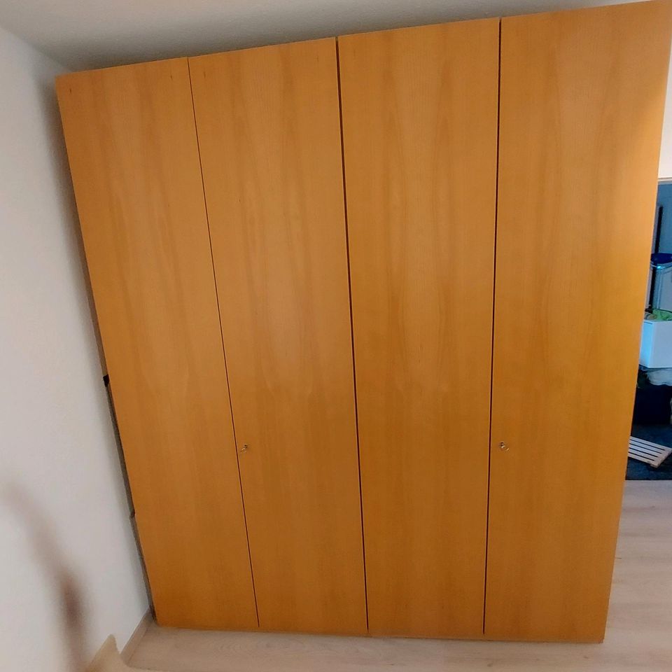 Kleiderschrank in Buche -furniert- in Überlingen