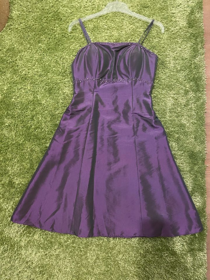 Kurzes Abendkleid, Ballkleid, Abschlusskleid lila Gr. 34 in Eching (Niederbay)