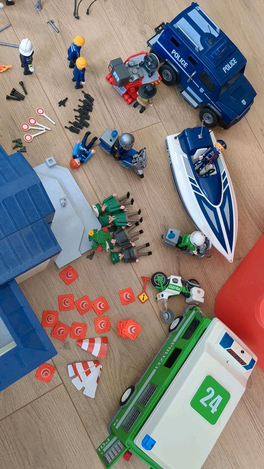 Polizei Playmobil Station Einsatzwagen Motorrad in Frankenberg (Sa.)