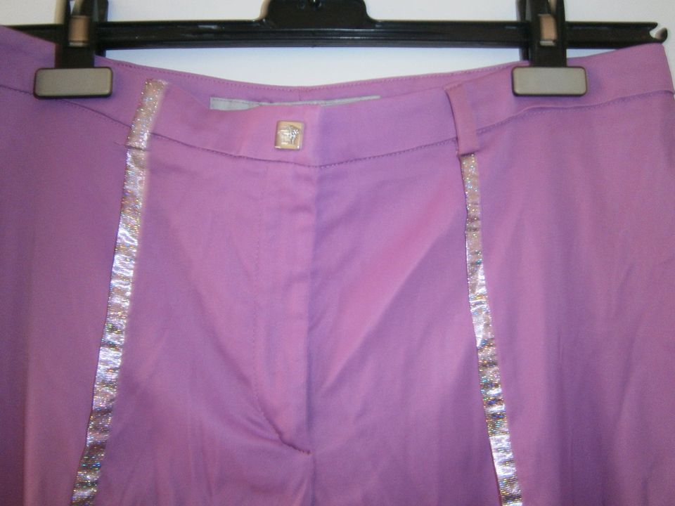 Versace Jeans Couture  Hose in Lila  Größe  it. 46 ( ca 42) in Ludwigshafen