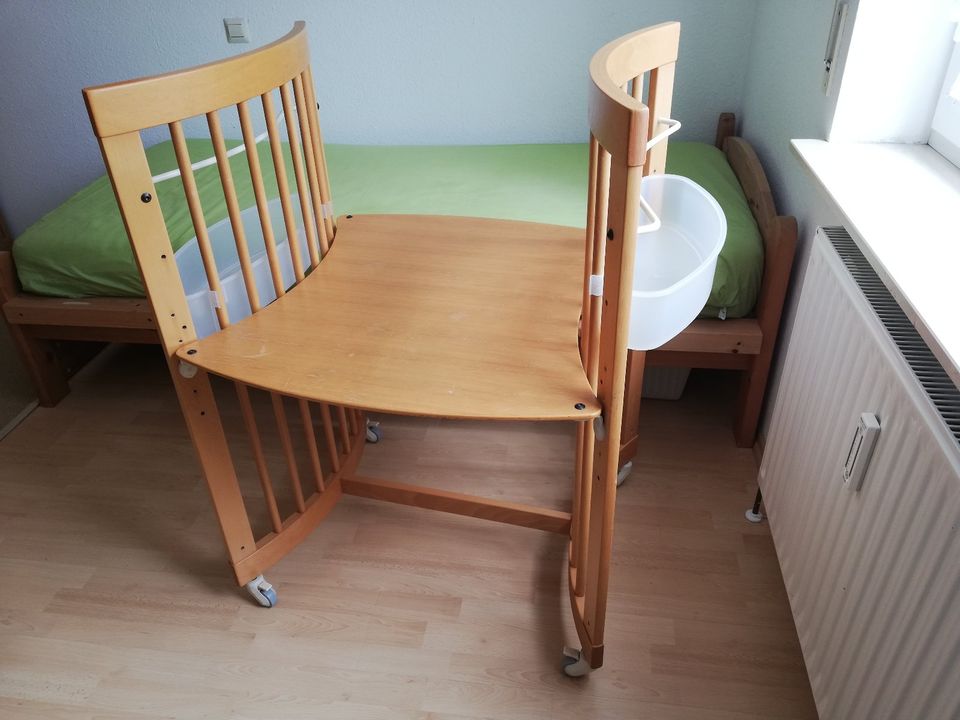 Stokke Wickeltisch Neckarsulm mit weicher Babydecke in Neckarsulm