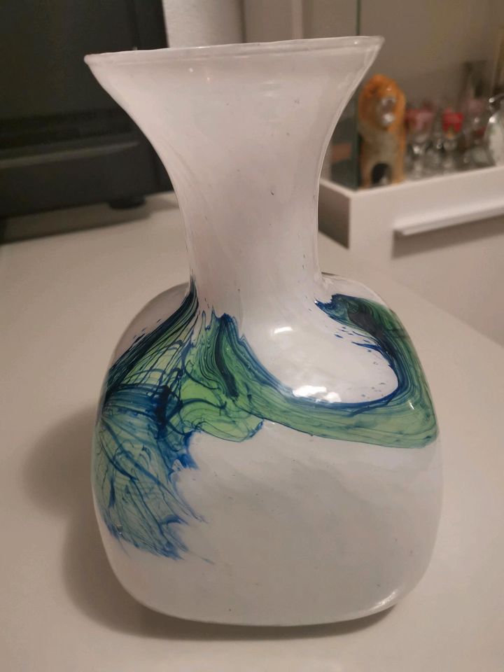 Vase aus blauem, weißem und grünem Muranoglas in Gummersbach