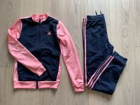 Adidas Sportanzug dunkelblau-rosa Gr. 164 Frankfurt am Main - Nordend Vorschau