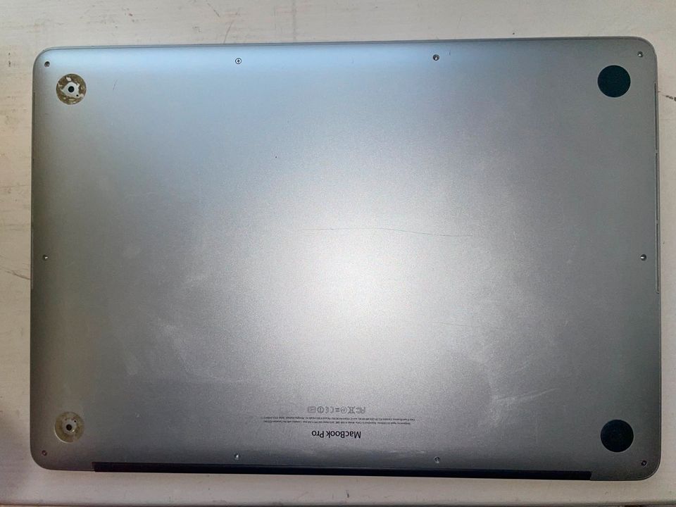 DEFEKTES MacBook Pro 15,4 (A1398, 2673) in Markkleeberg