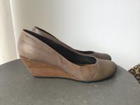 VAGABOND Pumps Gr. 39 /  taupe - Keilabsatz Hannover - Ricklingen Vorschau