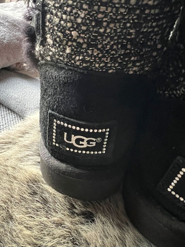 UGG Boots Fell schwarz creme meliert Gr.38 in Contwig