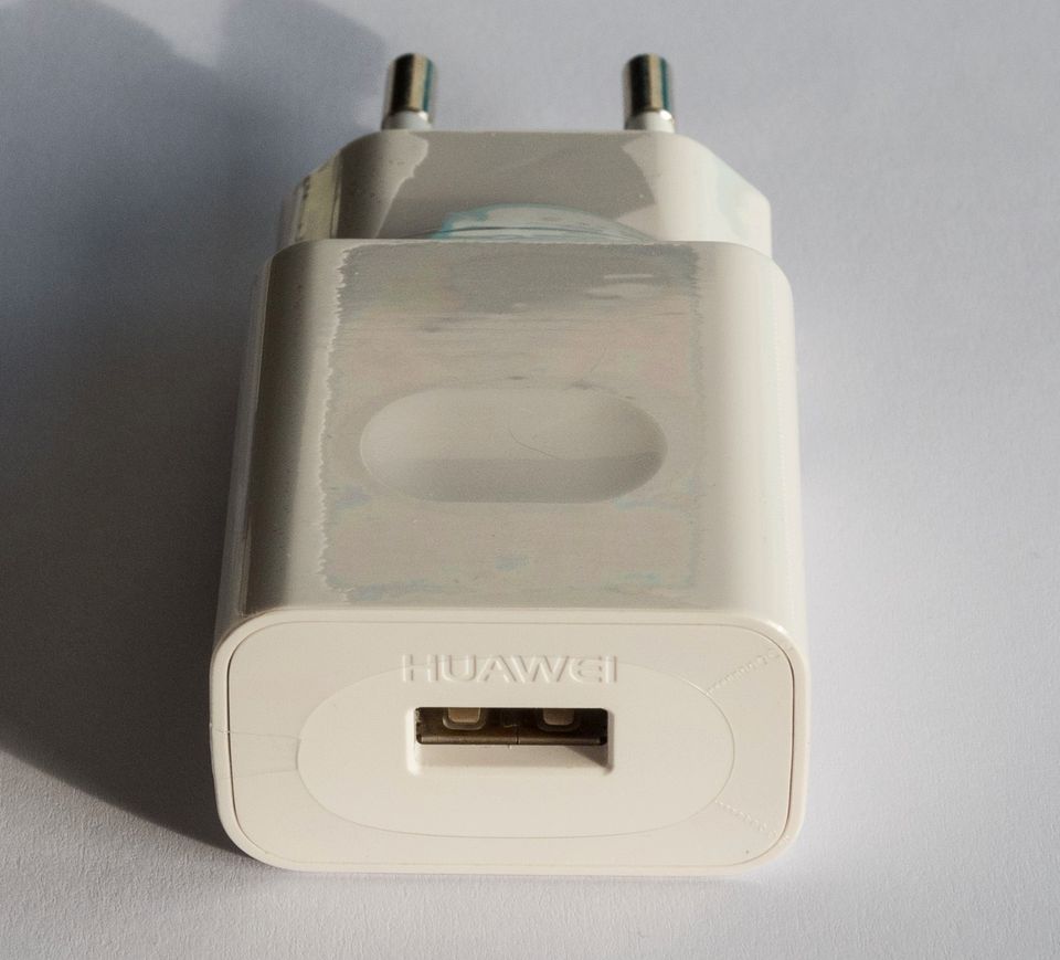 Huawei Ladegerät HW-050200E02 mit Micro-USB Daten-/Ladekabel in Donaueschingen