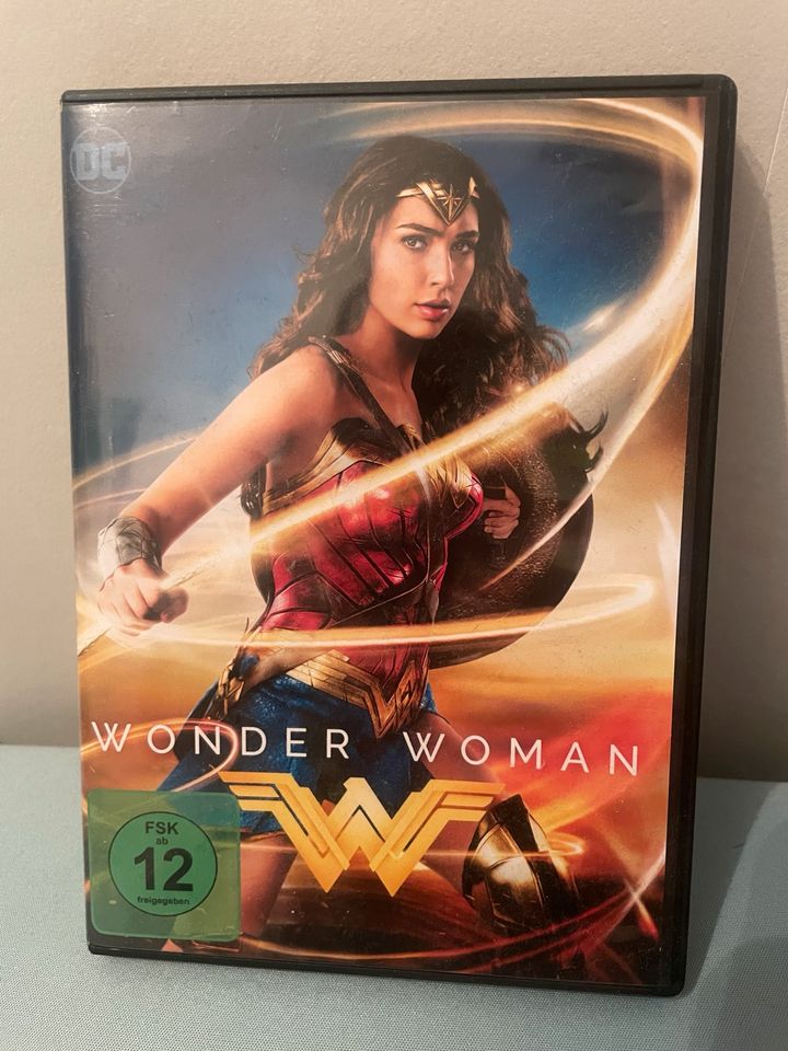 DVD Wonder woman FSK 12 mit special in Homburg