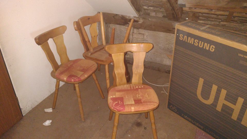 vier Stühle in Ehingen (Donau)