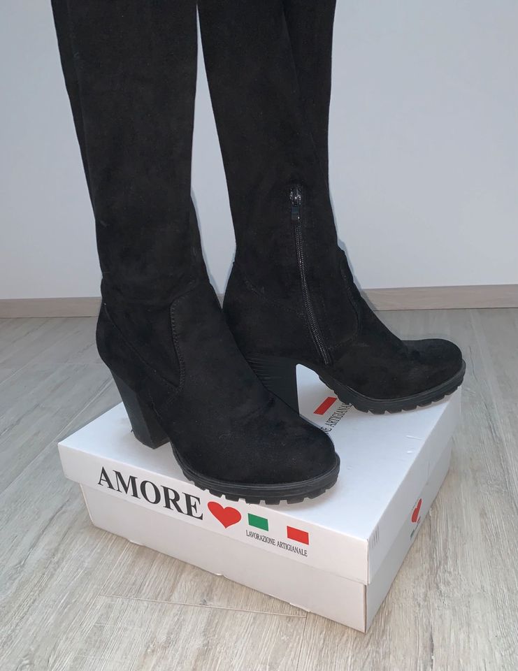 Wunderschöne Overknee Stiefel schwarz Boots 38/39 in Neuss