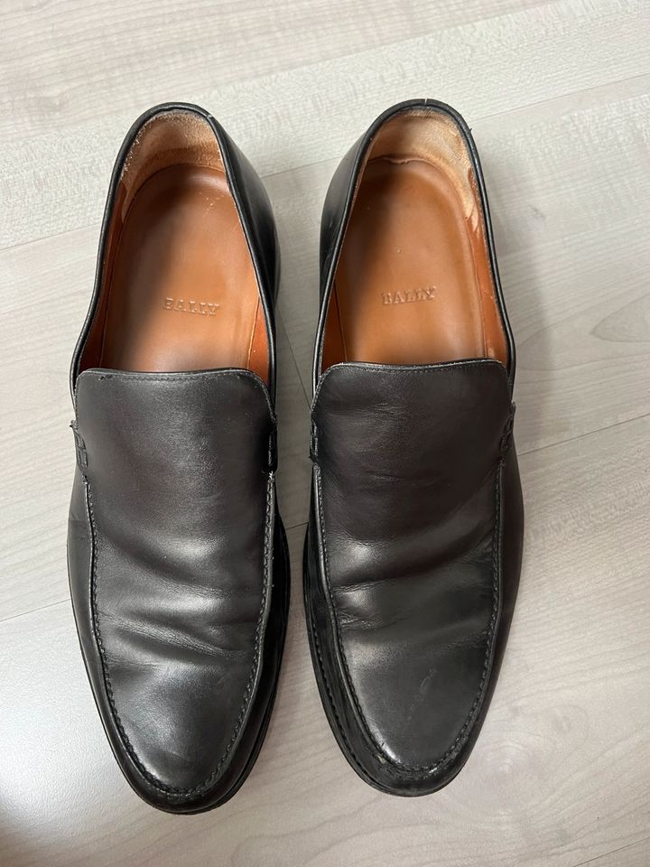 Schwarze Schuhe von Bally in Größe 10,5 in Erftstadt