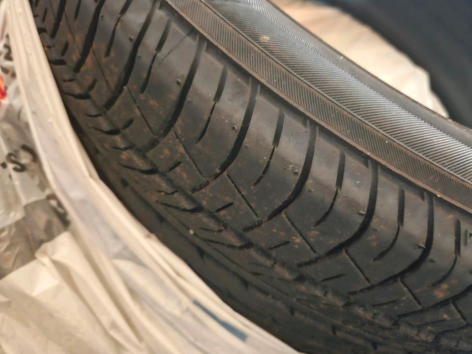 Neuwertig Yokohama E70BZ  Yokohama E70BZ 225/55 R18 98H BluEarth in Niederdorla