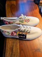 Turnschuhe Fila Blumen Frühling neu ungetragen Gr.42 Nordrhein-Westfalen - Witten Vorschau