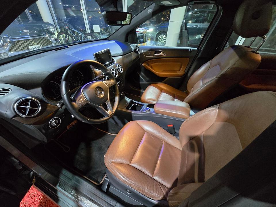 Mercedes-Benz B 200+AHK+PANO+KAMERA+BI XENON+NAVI+LEDER+ in Lahnstein