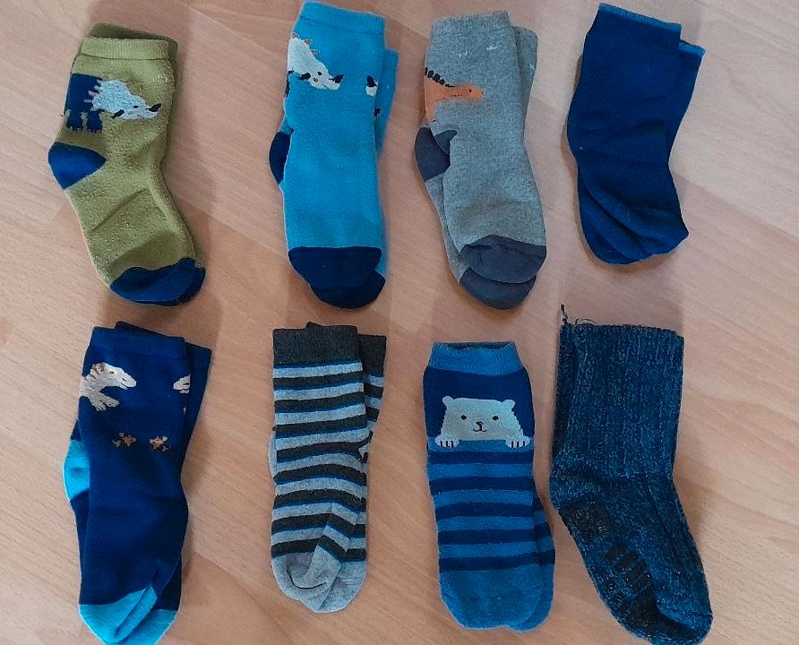 8 Paar warme Socken, Gr. 27-30 in Glonn