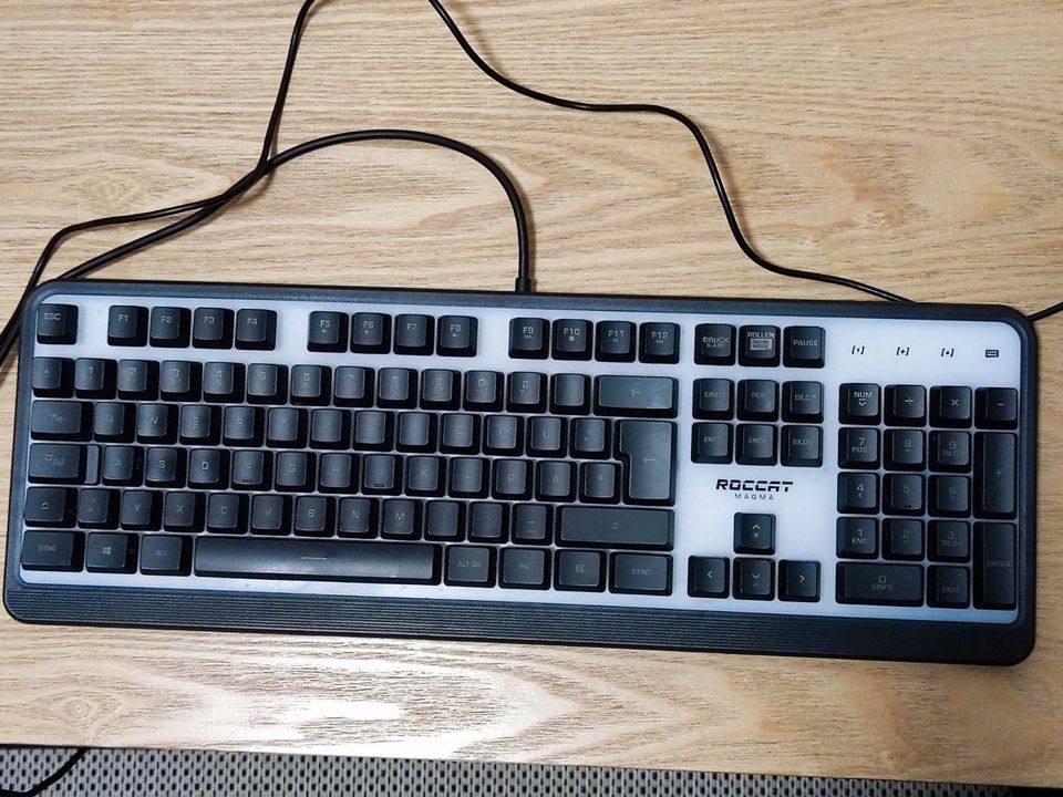 Gamer PC Set mit Monitor, Maus und Tastatur in Hamburg