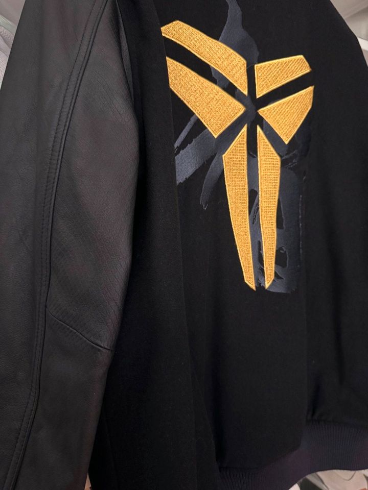 Nike Destroyer Jacke Kobe Bryant Year of the Black Mamba L in Ingolstadt