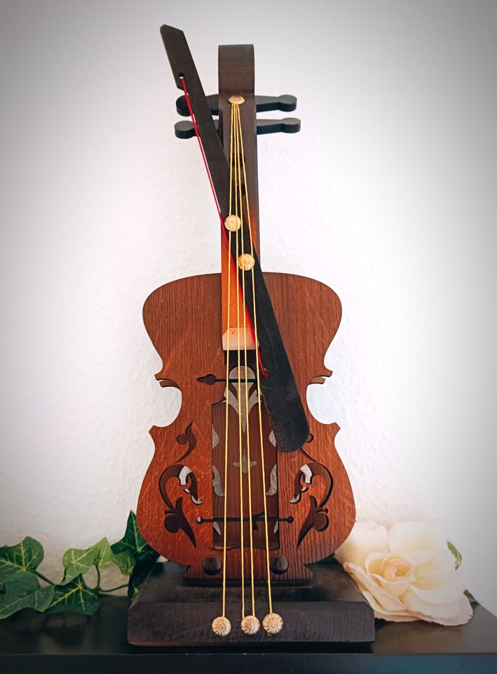 Violine Geige Streichinstrument Holz Skulptur Modell Deko Musik in Seevetal