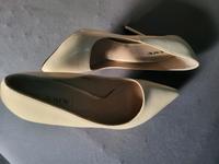 Damen Pumps beige Düsseldorf - Mörsenbroich Vorschau