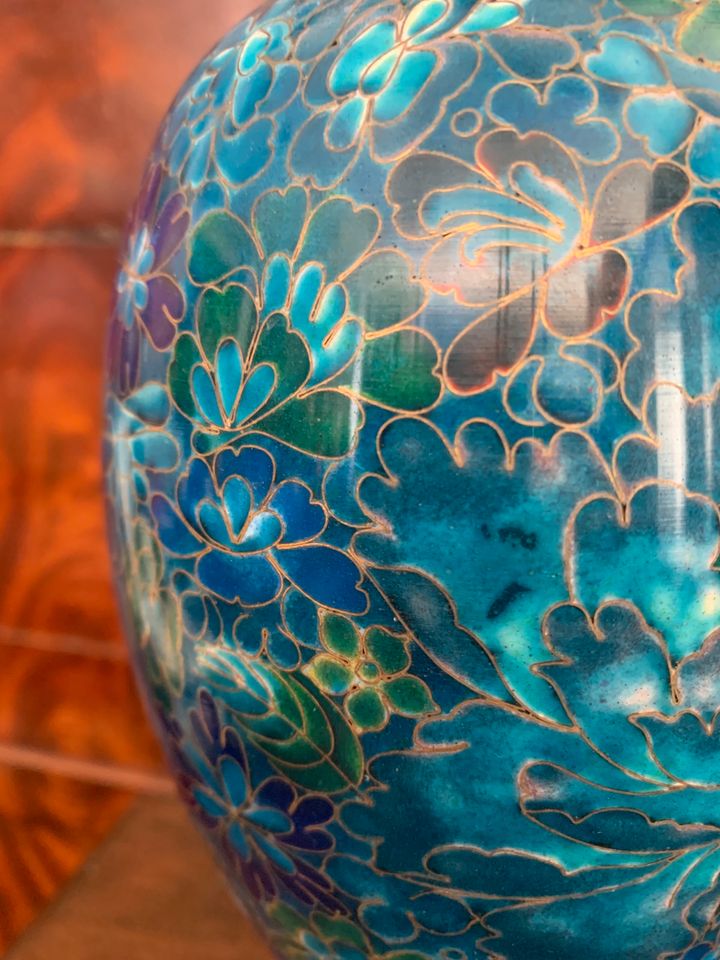 Asiatische Vasen Cloisonne  Emaille mit Sockel in Berlin