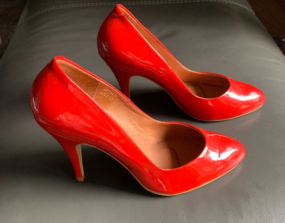 Lackleder Stiletto Pumps ** knallrot ** Gr.39 **Görtz 17 in Bammental