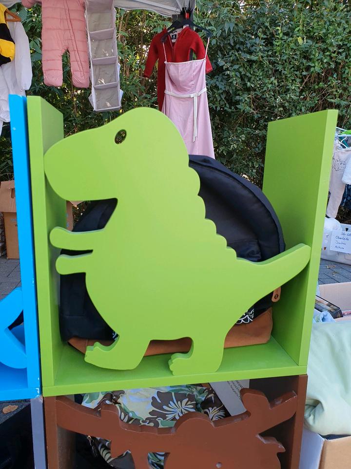 Kinderzimmer Regale Dinosaurier Affe Delfin Elefant 4 Regale in Stolberg (Rhld)