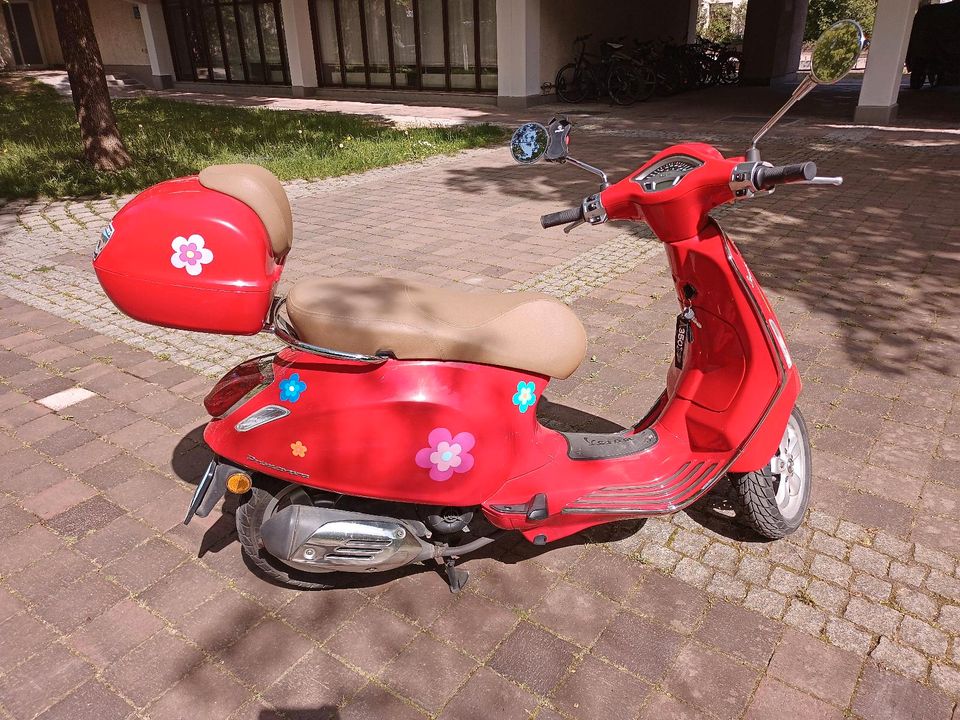 Vespa Primavera 50ccm Roller in München