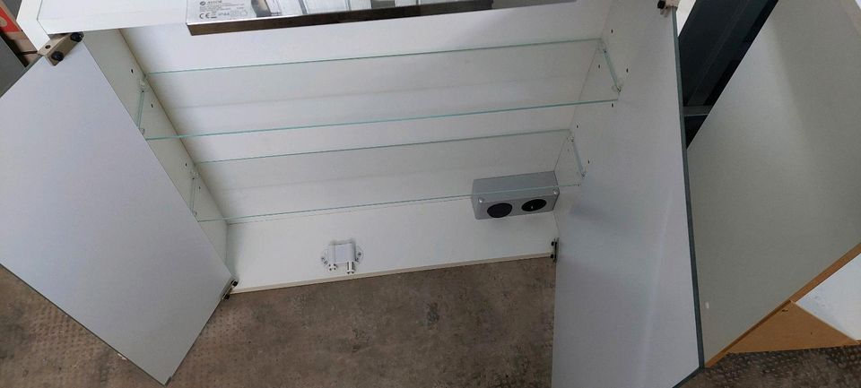 Badezimmermöbel Hochschrank Spiegelschrank Waschbeckenunterschran in München