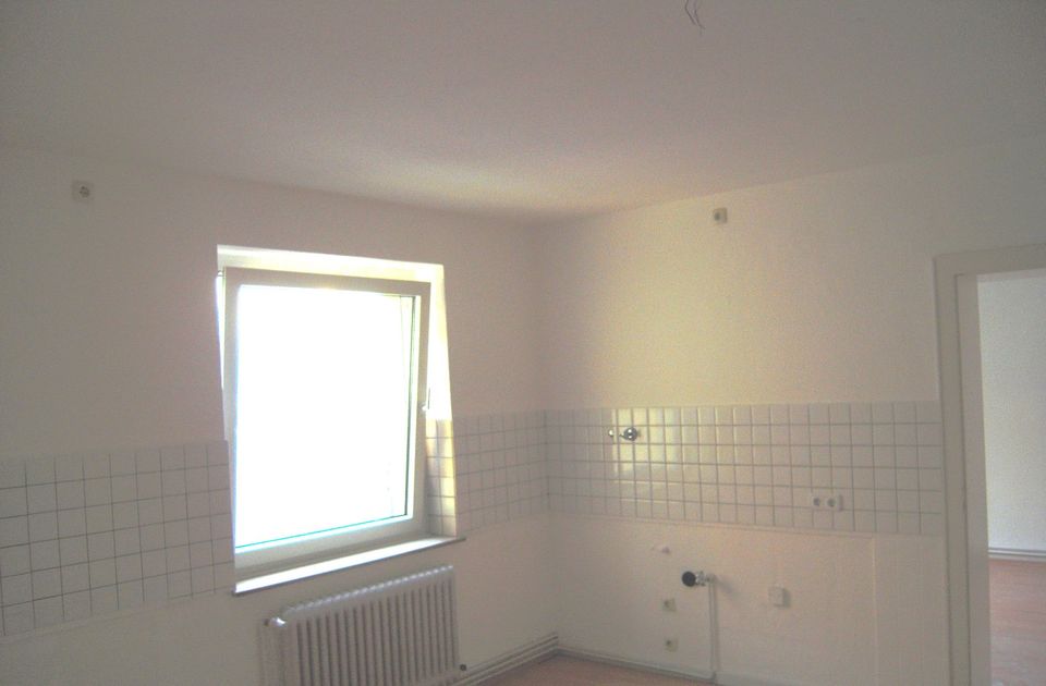 ***große freundliche Wohnung mit weißem Bad in Mittelmeiderich*** in Duisburg